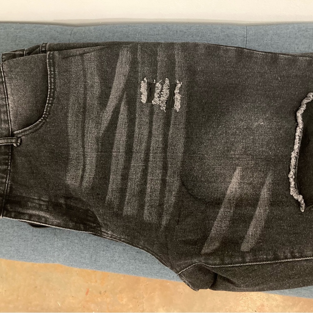 Distressed Jeans - Picture 6 of 7